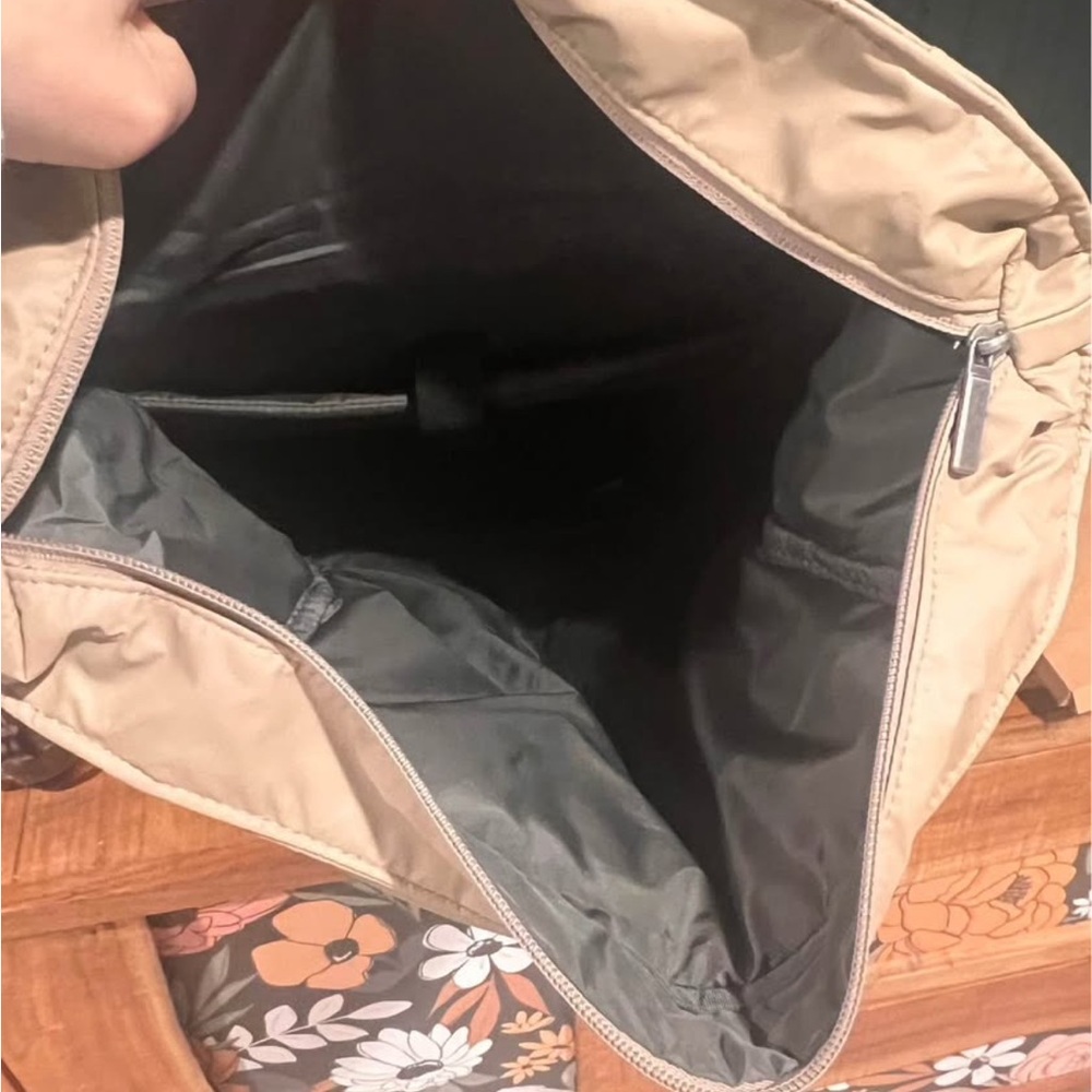 Waterproof back pack - Picture 3 of 3